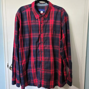Men’s Simply Styled Red and Navy Plaid Button-Up Shirt